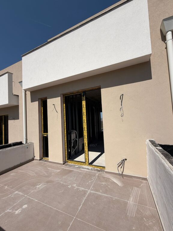 Shitet Triplex Prane Liqenit te Farkes! Mundesi Kreditimi