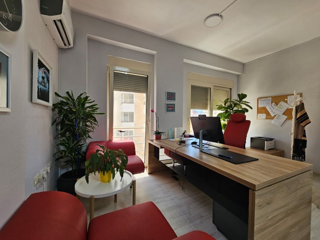 Apartment 4+1+3 for sale Pazari i Ri!