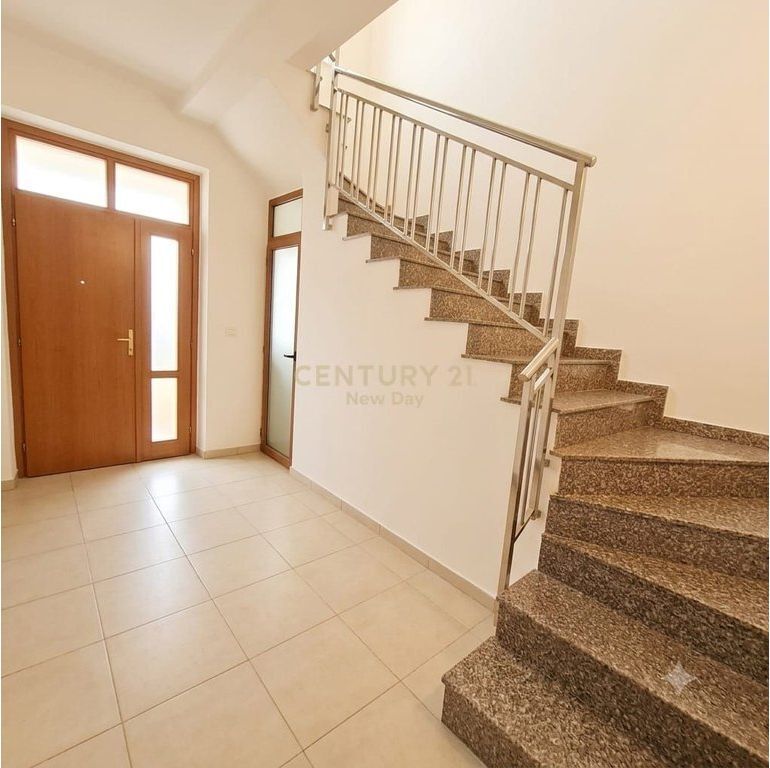Villa Privata in Vendita a Durazzo