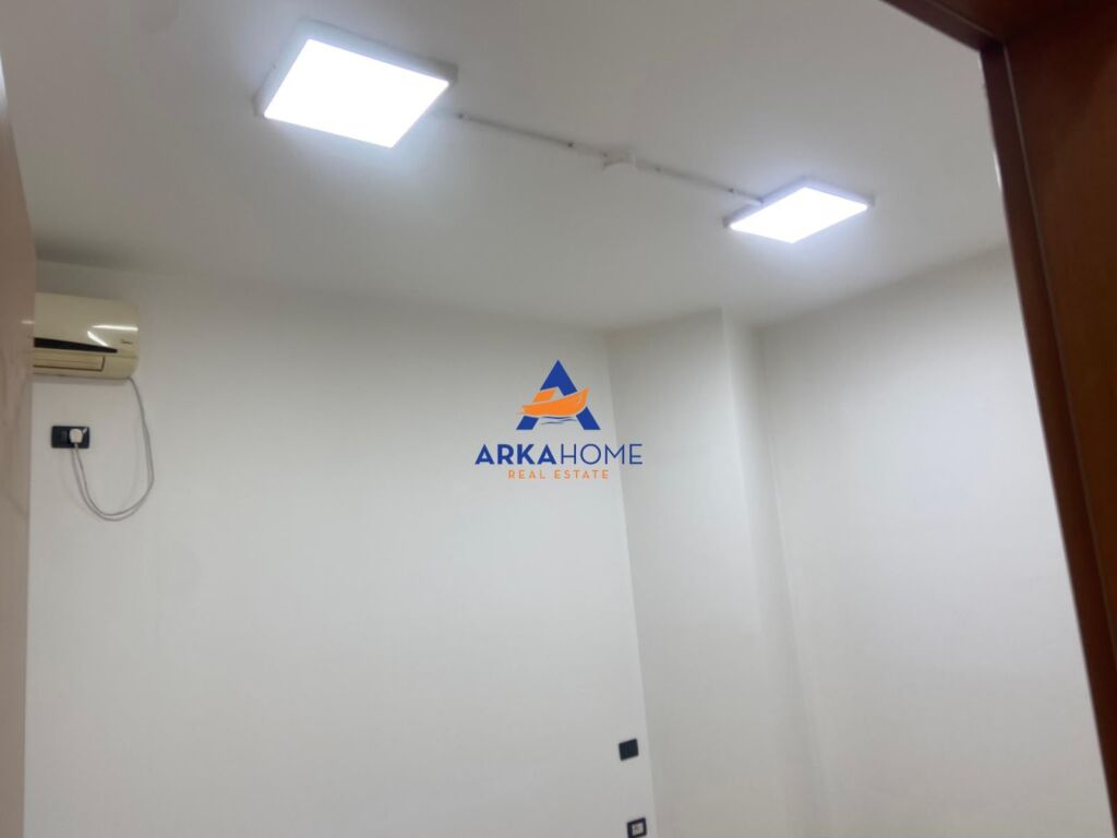 LOCALE PER UFFICIO IN AFFITTO 76M2 "VIA FAIK KONICA" 700 EURO