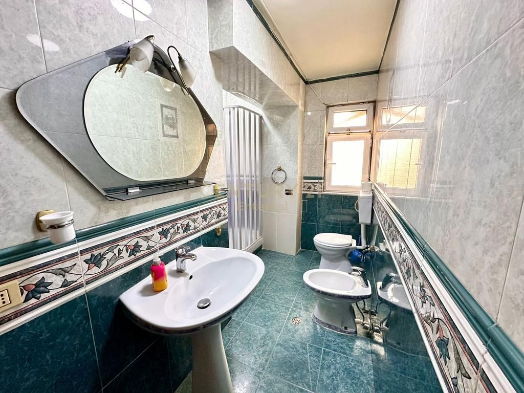 Apartament 2+1 per shitje te Rruga e Durresit