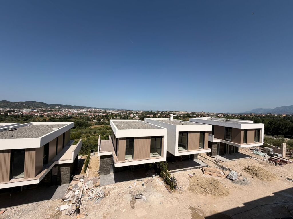 Shitet Triplex Prane Liqenit te Farkes! Mundesi Kreditimi