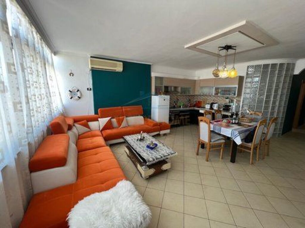 Qira, Apartament 3+1+2, Ish Parku I Autobuzave