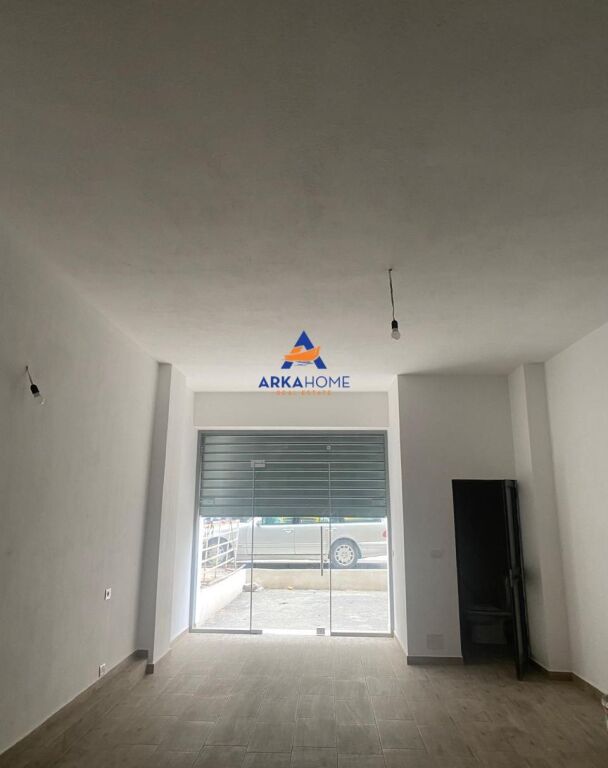VENDESI COMMERCIALE IN VENDITA 50M2 "PALAZZO CON FRECCE" 187.000 EURO