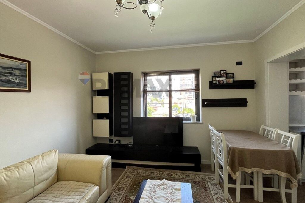 Appartamento 2+1 Via Fortuzi, vicino al Viale Zogu i Parë, Tirana.