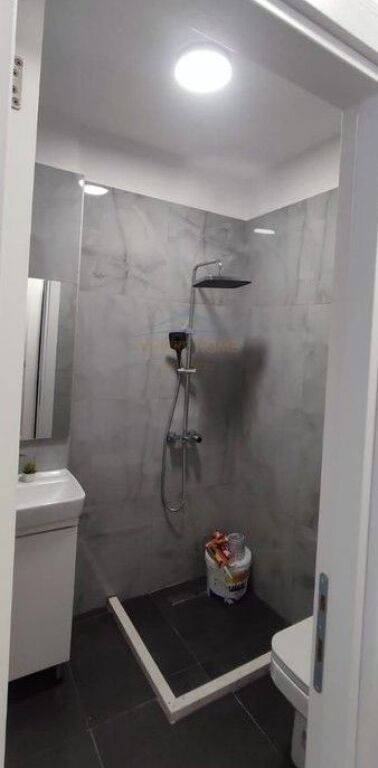 Rent, Studio, Kristal Center, Paris Commune