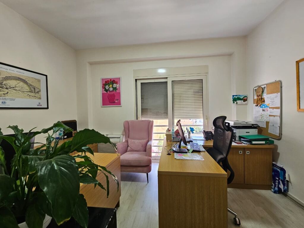 Apartment 4+1+3 for sale Pazari i Ri!