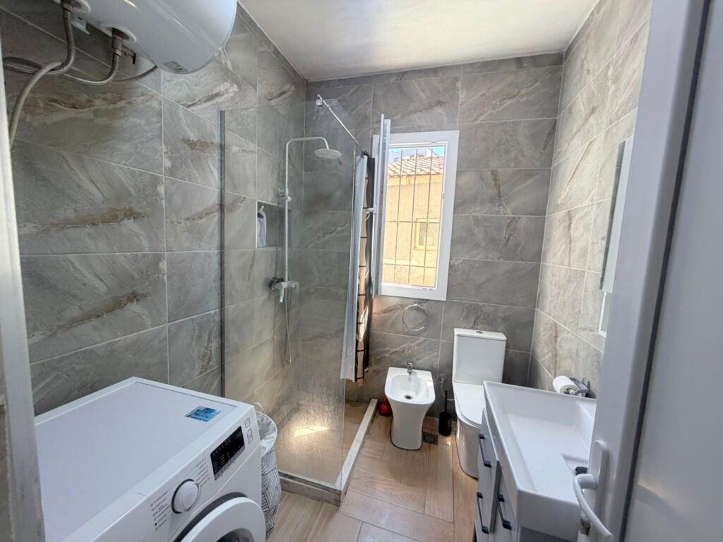 Apartment 2+1+1 Balcony SCHOOL NAIM FRASHERI for rent