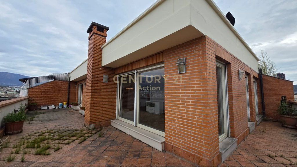 SUPER DUPLEX 326 M2 FOR RENT AT ELBASAN STREET!