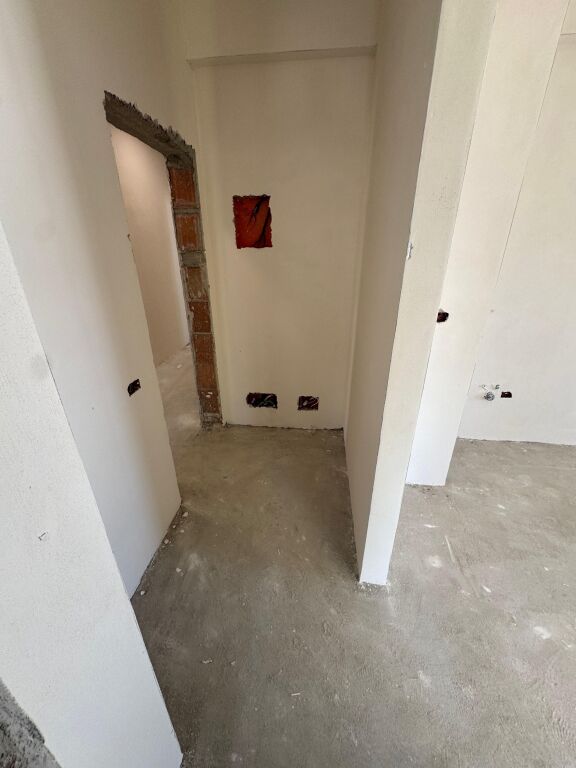 Shitet apartament 1+1