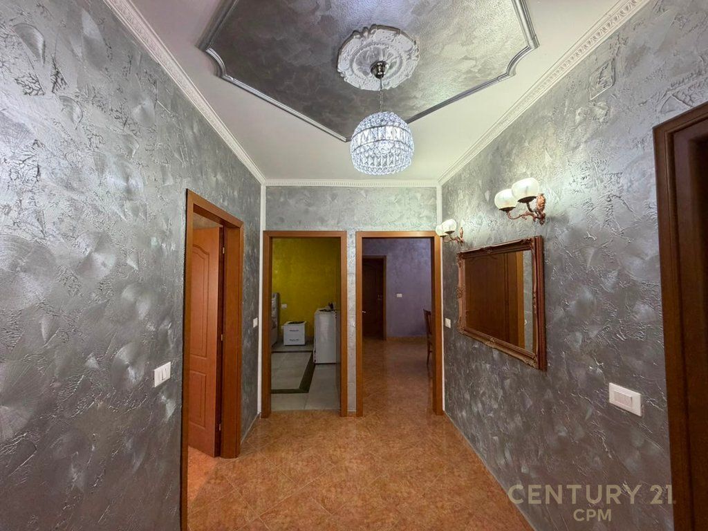 Apartament 3+1+2 per shitje tek Ali Demi