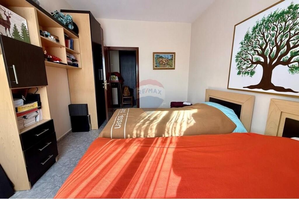 Apartament 2+1, totalisht i mobiluar tek Ali Demi!