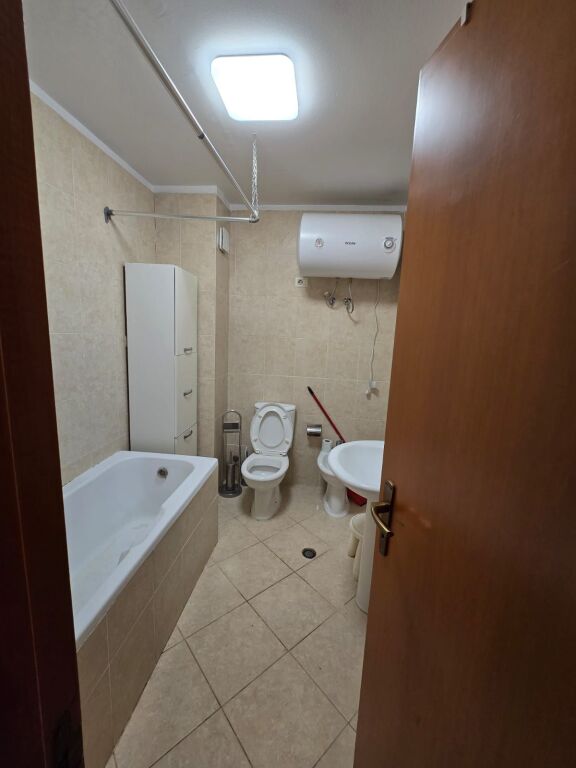 📌Apartament 2+1 me 2 tualete për qira – Rruga e Kosovarëve