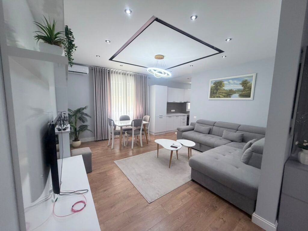 Apartment 2+1+1 Balcony SCHOOL NAIM FRASHERI for rent