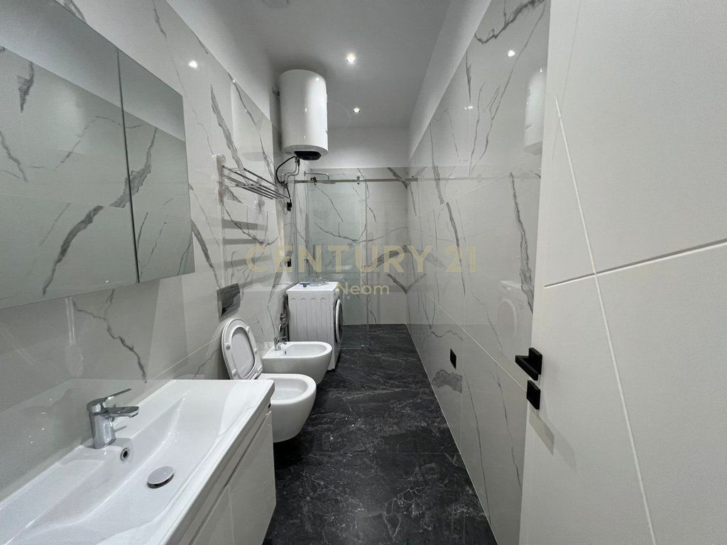 Shitet apartament 1+1 në Lungomare, Vlorë – një mundësi perfekte për banim ose investim!