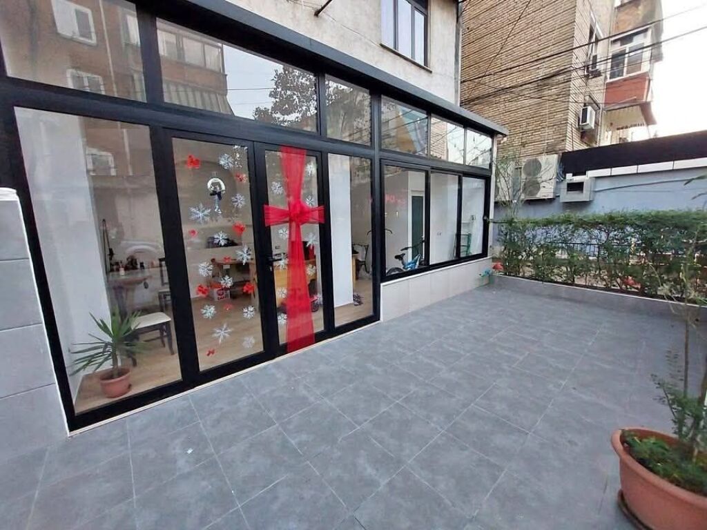 SHOP FOR RENT - ZOGU I ZI, TIRANA