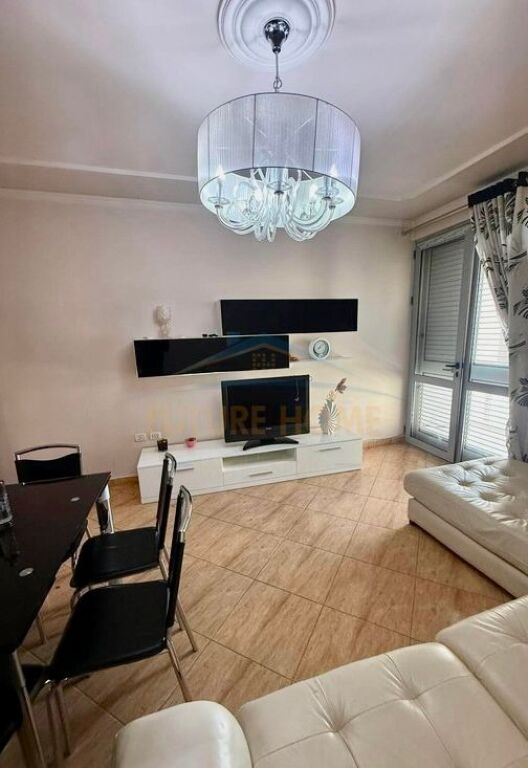 Qera, Apartament 2+1+2, Komuna e Parisit, Tirane