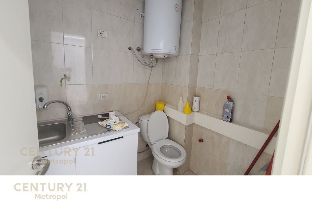 WE RENT SPACE FOR OFFICES OR CLINICS NEAR THE POLICE DIRECTORATE