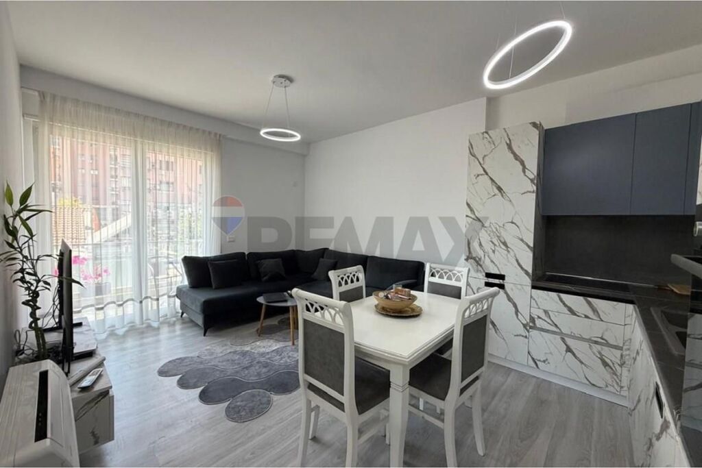 Jepet me Qira: Apartament Modern 1+1 te 9-Katëshet (Qendër) - Widok 2