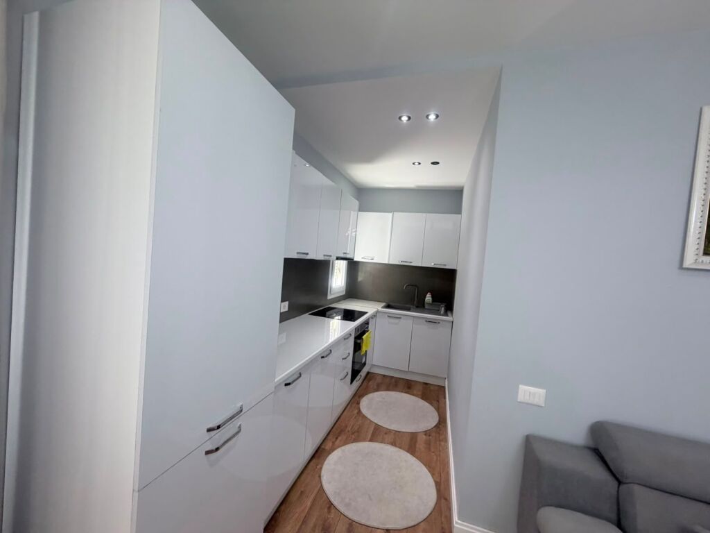 Apartment 2+1+1 Balcony SCHOOL NAIM FRASHERI for rent