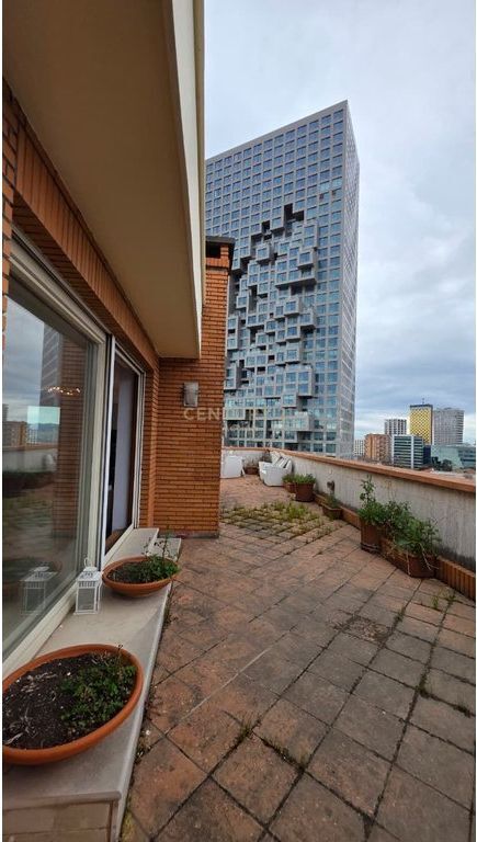 SUPER DUPLEX 326 M2 FOR RENT AT ELBASAN STREET!