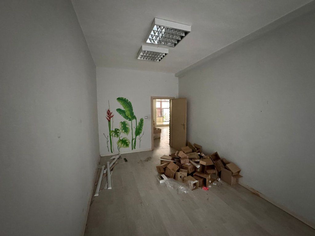 BUSINESS PREMISES FOR RENT, 100 m² IN ISH-BLLOK – NEAR KAFE ROMA