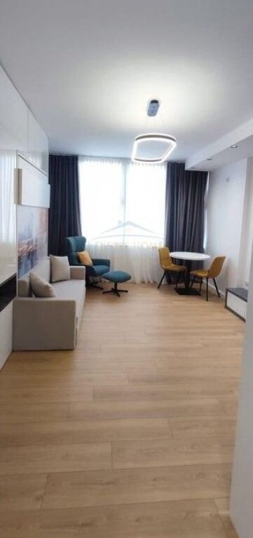 Rent, Studio, Kristal Center, Paris Commune