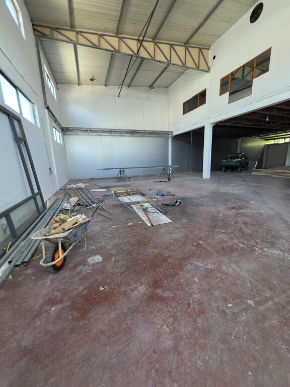 Autostrada Tirana-Durazzo, Magazzino 300m2 in affitto