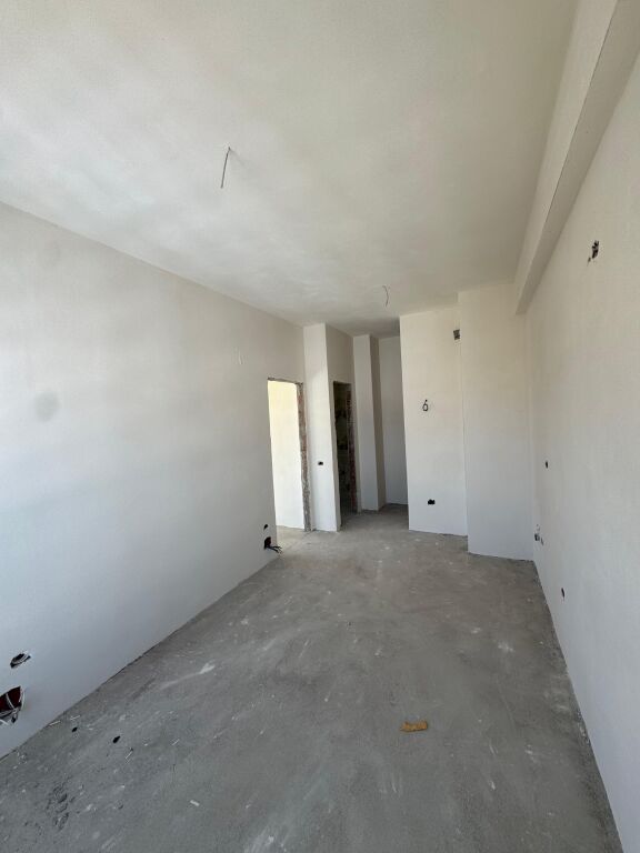 Shitet apartament 1+1