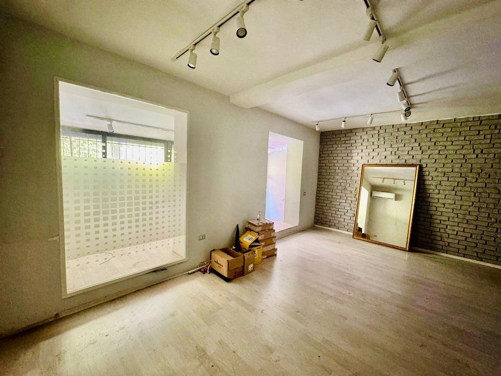 BUSINESS PREMISES FOR RENT, 100 m² IN ISH-BLLOK – NEAR KAFE ROMA