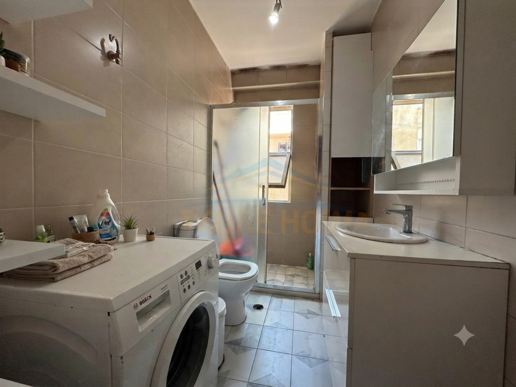 Shitet, Apartament 1+1, Pallatet Çabej, Misto Mame