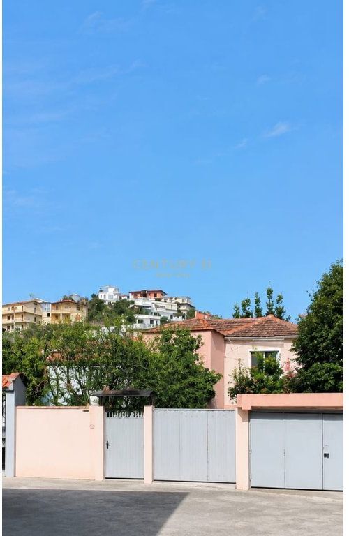 Villa Privata in Vendita a Durazzo