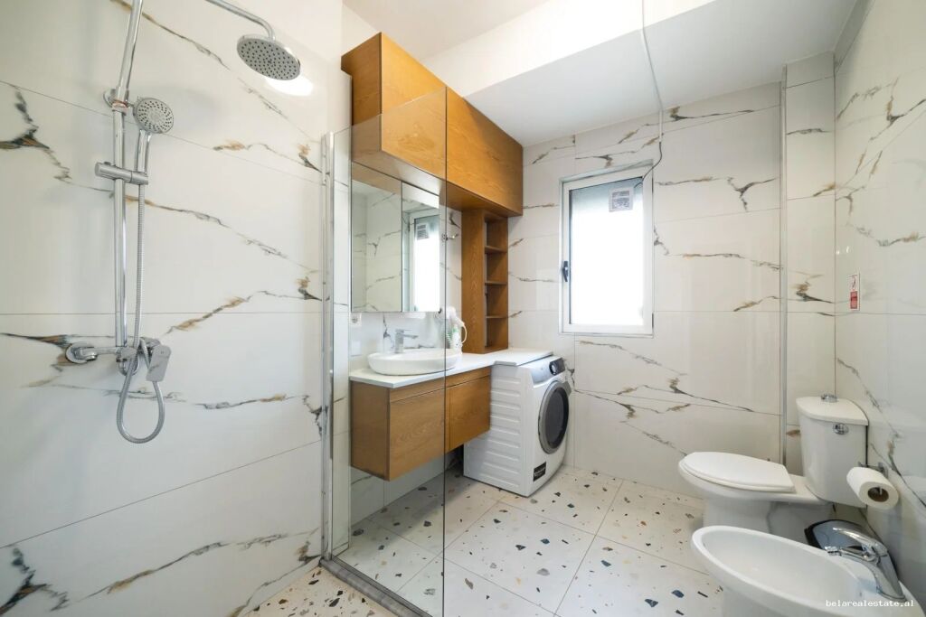 Apartament Ne Shitje 2+1 Tek Pazari i Ri (ID B121217) Tirane