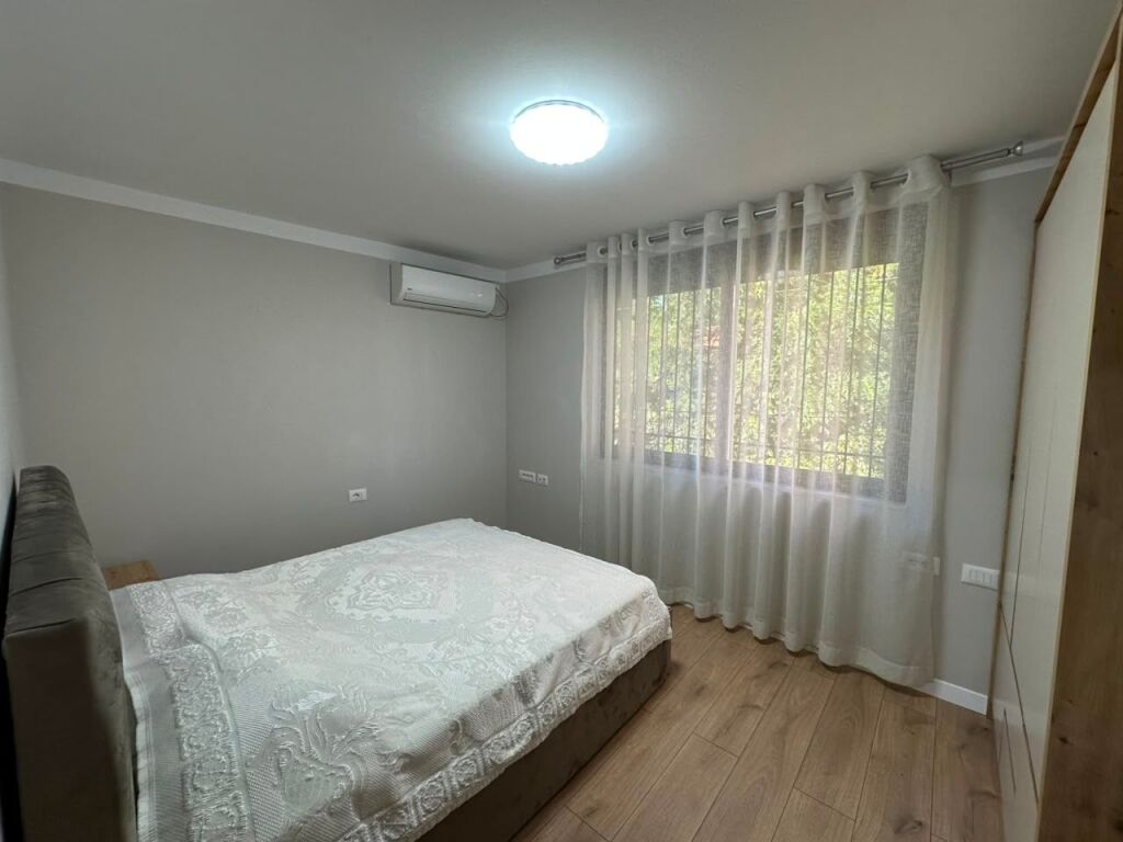 Apartament 1+1 per qira tek Shkolla e Kuqe.