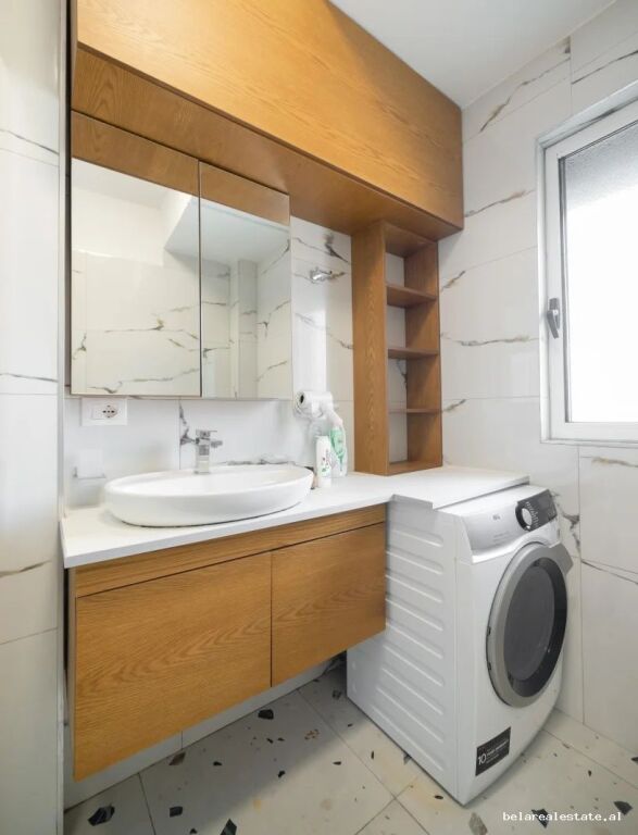 Apartament Ne Shitje 2+1 Tek Pazari i Ri (ID B121217) Tirane