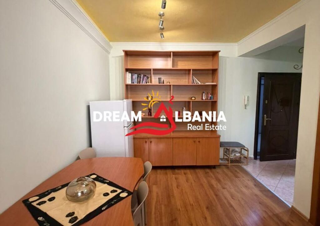 Affittasi appartamento 1+1 – Vicino alla Moschea dei Tabakë ( 42111631)