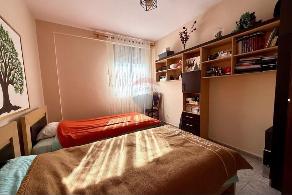 Apartament 2+1, totalisht i mobiluar tek Ali Demi!