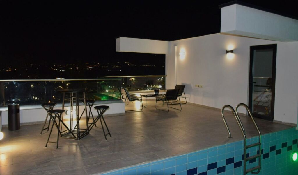 Individual Villa with pool for sale near TEG