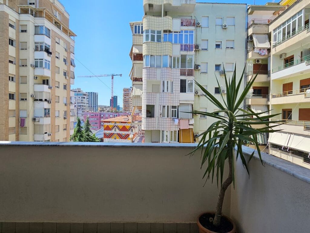 Apartment 4+1+3 for sale Pazari i Ri!