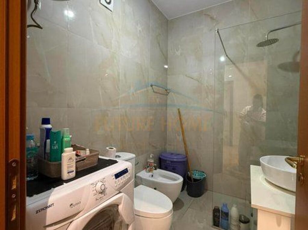Shitet, Apartament 1+1+ Post Parkimi, Unaza e Re, Tirane