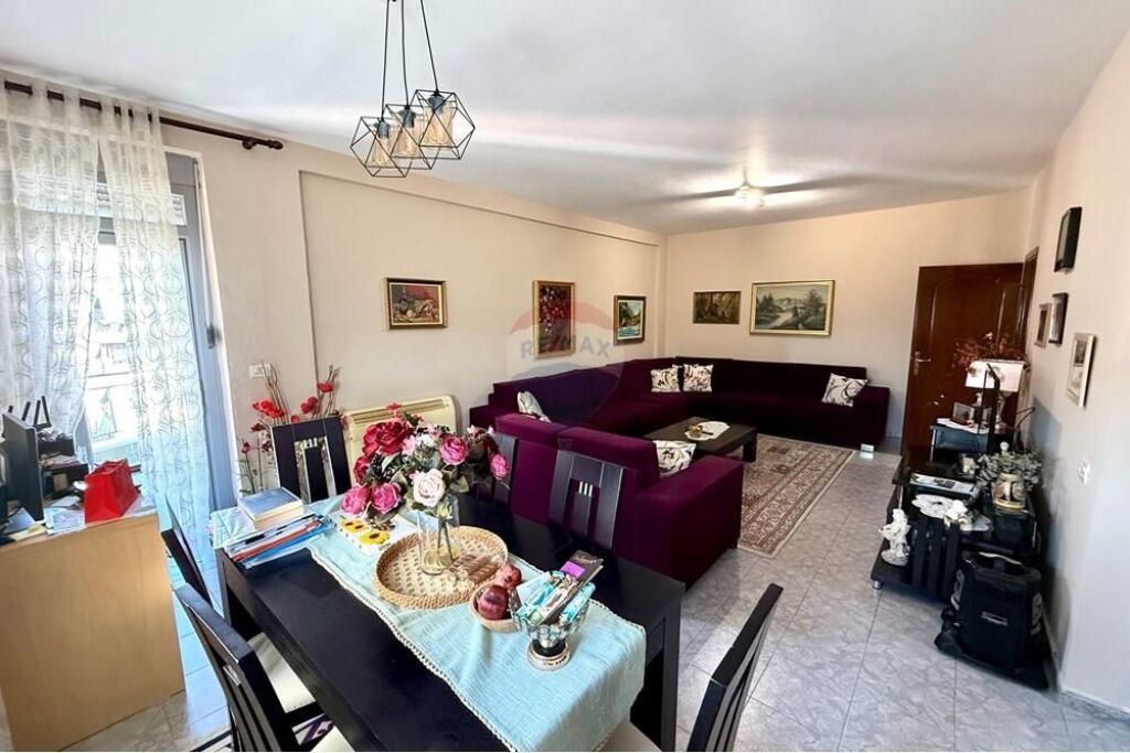 Apartament 2+1, totalisht i mobiluar tek Ali Demi!