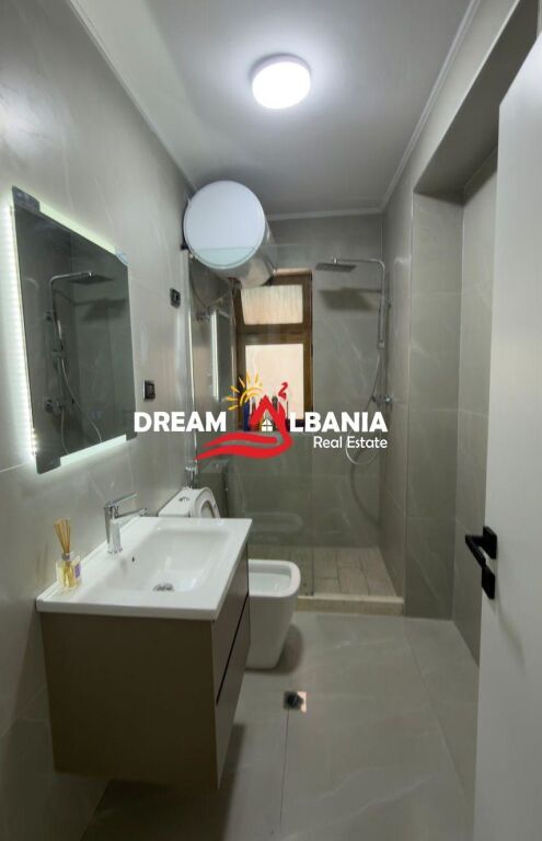 Apartament 2+1 me post parkimi me qera ne afersi te Gjykates se Rrethit ne Tirane (ID 5229001)