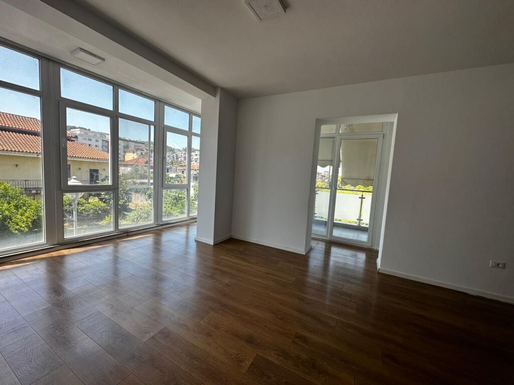 Office for rent – Kika 2, Komuna e Parisit!