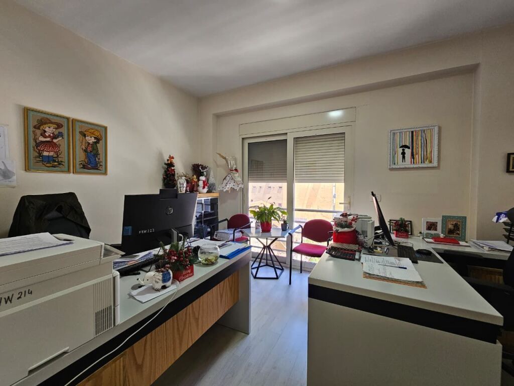 Apartment 4+1+3 for sale Pazari i Ri!