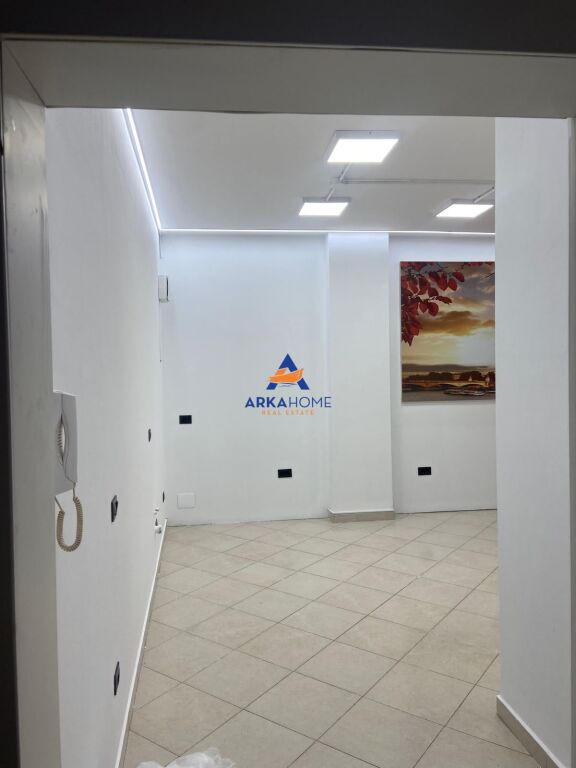 LOCALE PER UFFICIO IN AFFITTO 76M2 "VIA FAIK KONICA" 700 EURO