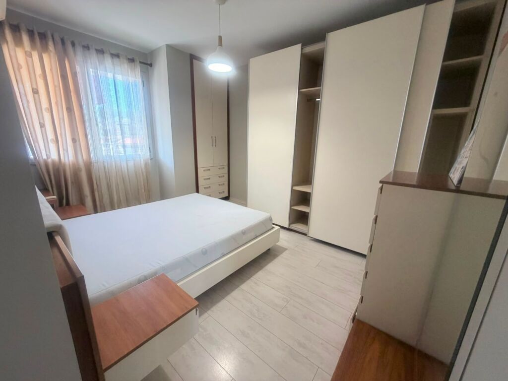 Apaetament 2+1, Stacioni i Fundit Tirana Re!