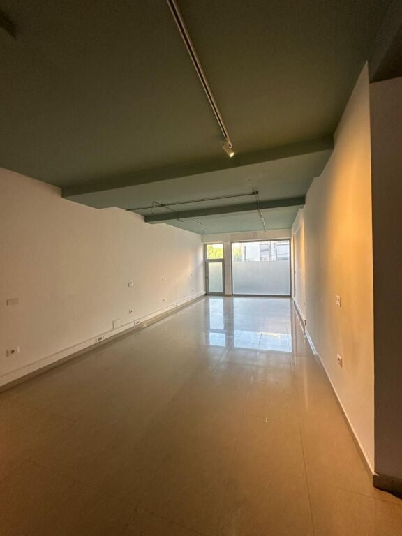 Business premises for rent are given at Pazari i Ri .