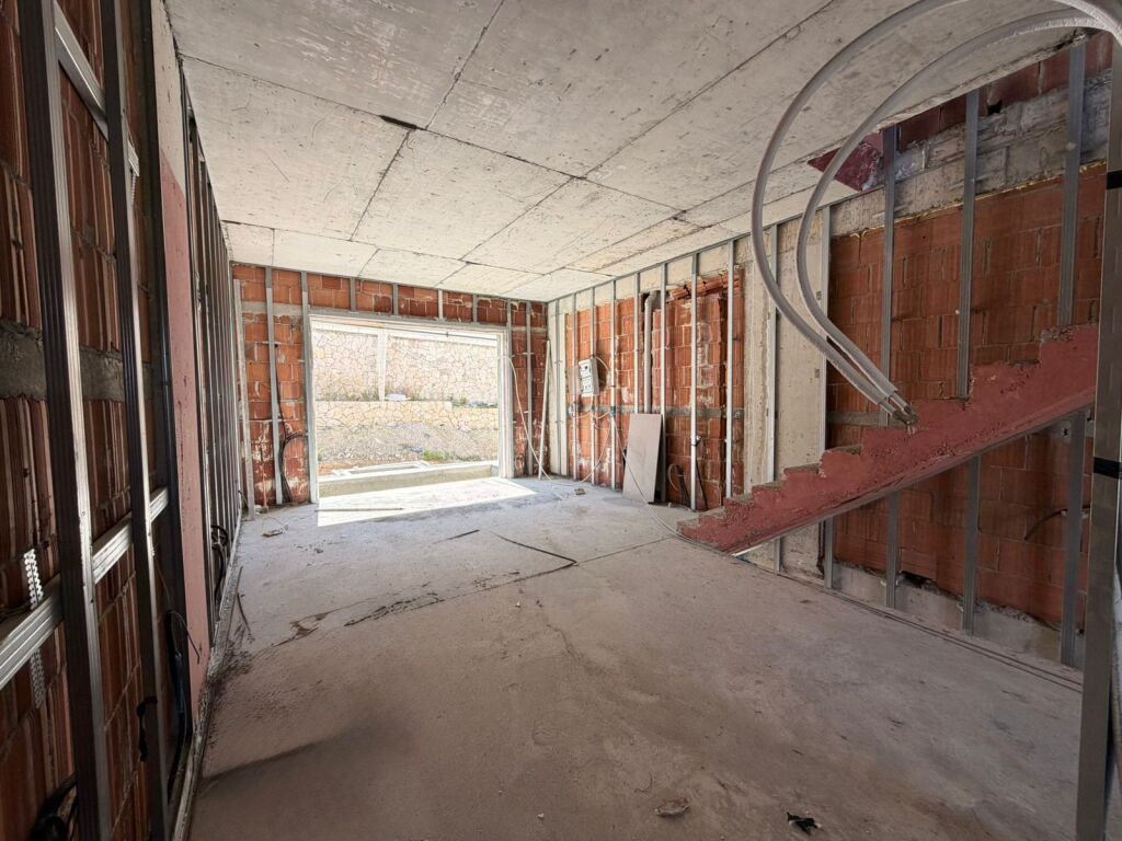Shitet Triplex Prane Liqenit te Farkes! Mundesi Kreditimi