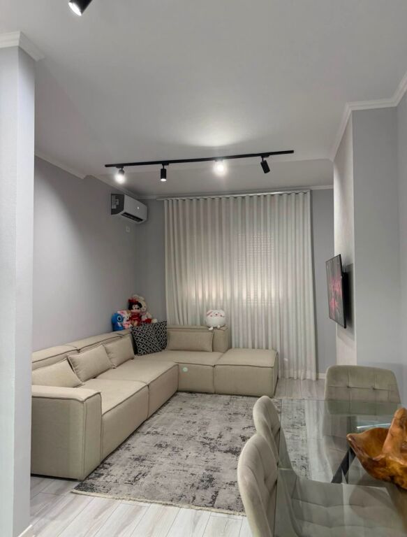 🏡 Apartament 1+1 në shitje – Liqeni i Thatë, Rruga Peti 📍