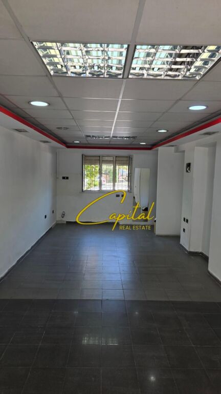 NEGOZIO IN VENDITA 40 M2 SCUOLA UNITA 11.500.000 LEKE